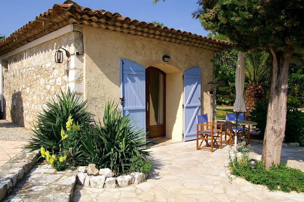 Le Mas Shabanou Bed and Breakfast Roquefort-les-Pins Εξωτερικό φωτογραφία