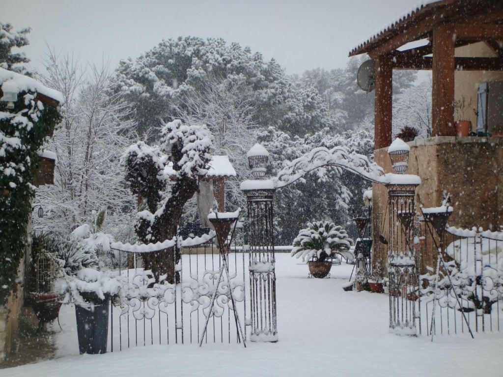Le Mas Shabanou Bed and Breakfast Roquefort-les-Pins Εξωτερικό φωτογραφία
