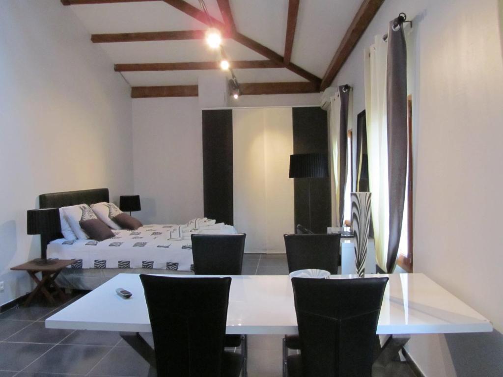 Le Mas Shabanou Bed and Breakfast Roquefort-les-Pins Δωμάτιο φωτογραφία