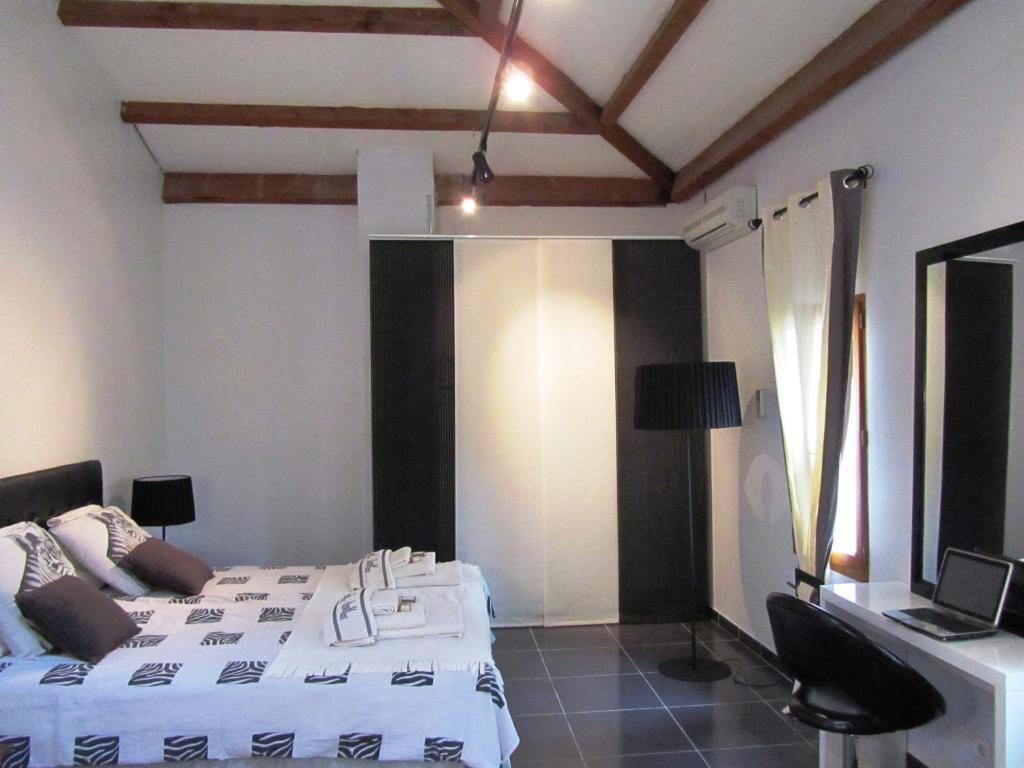 Le Mas Shabanou Bed and Breakfast Roquefort-les-Pins Εξωτερικό φωτογραφία